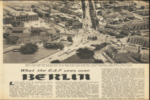 Alte Zeitung mit Schwarz-Weiß-Foto einer Stadtlandschaft mit Gebäuden, Bäumen und Fahrzeugen sowie gedrucktem Text.