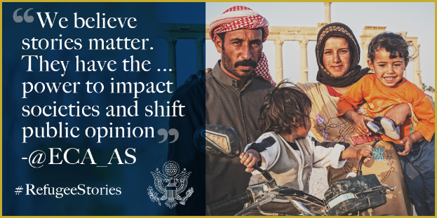 Ein Plakat mit einem Mann, einer Frau und zwei Kindern, die rechts lächeln, mit Text und Logo links, das lautet: "Wir glauben, dass Geschichten wichtig sind, sie haben die Kraft, Gesellschaften zu beeinflussen und die öffentliche Meinung zu verschieben @ECA AS".