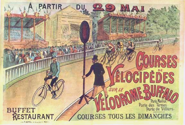 Plakat für ein Velodrom in Buffalo, New York, das Radfahrer auf einer umzäunten Straße mit einem Gebäude und Bäumen im Hintergrund zeigt und Text mit Veranstaltungseinzelheiten enthält.