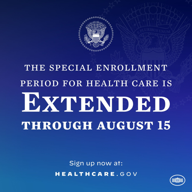 Plakat mit Text und Logo, das besagt: 'Die Sonderanmeldefrist für die Gesundheitsversorgung ist bis zum 15. August verlängert.'