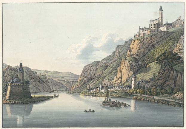 Malerisches Bild eines Flusses mit Booten, umgeben von Hügeln, Bäumen, Gebäuden und einem bewölkten Himmel, mit "Schloss Karlsruhe in Deutschland" unten.