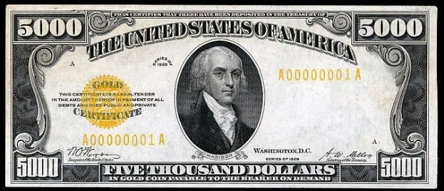 Ein US-amerikanischer Fünftausend-Dollar-Schein mit einem Porträt von George Washington, mit 'United States' und 'Five Thousand Dollars' in fetter Schrift auf einem schwarzen Hintergrund.