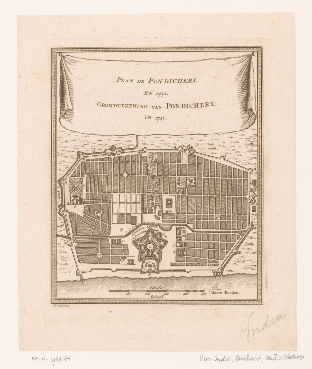 Eine detaillierte handgezeichnete Karte von London auf Papier, die Gebäude, Straßen und andere Merkmale zeigt, mit Text, der Straßen, Parks und Sehenswürdigkeiten benennt.