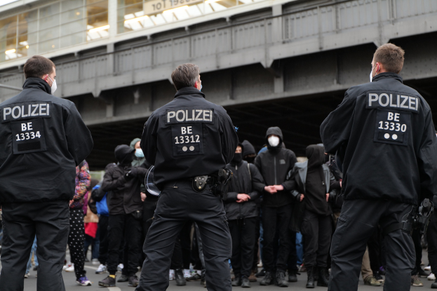 Deckte der Polizeipräsident für einen Kollegen?