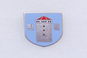 Blauer und weißer Emailleabzeichen mit dem Wappen von Stuttgart, mit einem zentralen Turmdesign, mittig auf einem weißen Hintergrund.