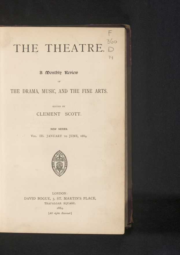 Der Umschlag eines aufgeschlagenen Buches mit dem Titel "The Theatre: A Monthly Review of the Drama, Music, and the Fine Arts" zeigt eine Seite mit Text und einem Logo.