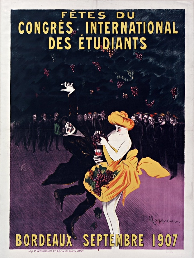 Plakat aus dem Jahr 1907 für eine Weinprobe in Bordeaux, Frankreich, mit einer Frau in gelbem Kleid, die ein Weinglas hält, umgeben von einer Menge, mit Text auf dem Plakat.