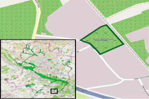 Eine Karte von Stuttgart, Deutschland, geteilt in zwei Teile mit Text oben und unten, die eine geplante Standortmarkierung hervorhebt.