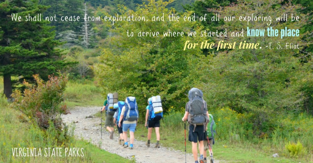 Ein Plakat, das mehrere Personen zeigt, die Taschen tragen und Stöcke halten, mit Bäumen und Gras im Hintergrund und Text auf dem Plakat.