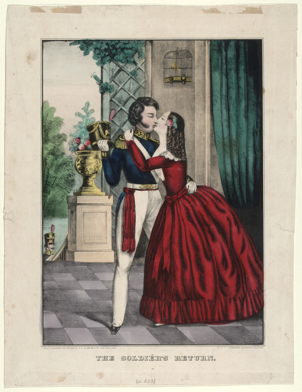 Ein Mann und eine Frau in einem roten Kleid umarmen und küssen sich vor einem Fenster, mit einem Blumenstrauß auf einem Ständer im Vordergrund, Bäumen im Hintergrund und einem Vorhang auf der rechten Seite.