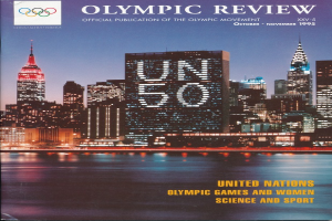 Ein Buch mit dem Titel "Olympic Review Offizielle Veröffentlichung der Olympischen Bewegung" mit einem Stadtbild auf dem Cover, das Gebäude, Lichter und Wasser zeigt, und dem Text "Vereinte Nationen Olympische Spiele und Frauen Wissenschaft und Sport".