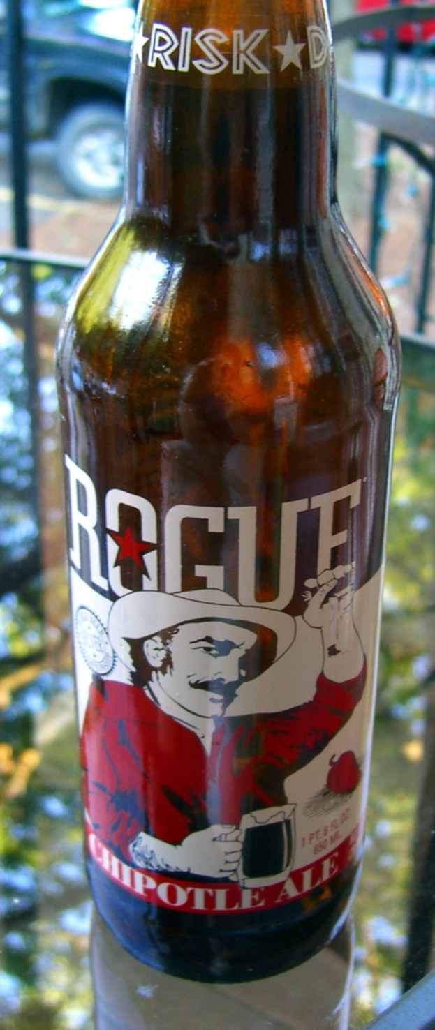 Eine Flasche kühles Getränk mit der Aufschrift "RISK" oben drauf, das ein Bild eines Mannes in rotem Hemd und Hut zeigt.