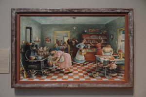 Ein Foto-Rahmen eines Gemäldes an einer Wand, das mehrere Frauen in einem Raum bei verschiedenen Aktivitäten zeigt.