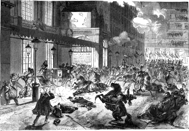 Schwarze und weiße chaotische Straßenszene in der Stadt mit Reitergruppe im Vordergrund, Kutsche hinterher, Gebäuden, Straßenlaternen, Rauch und Text unten.