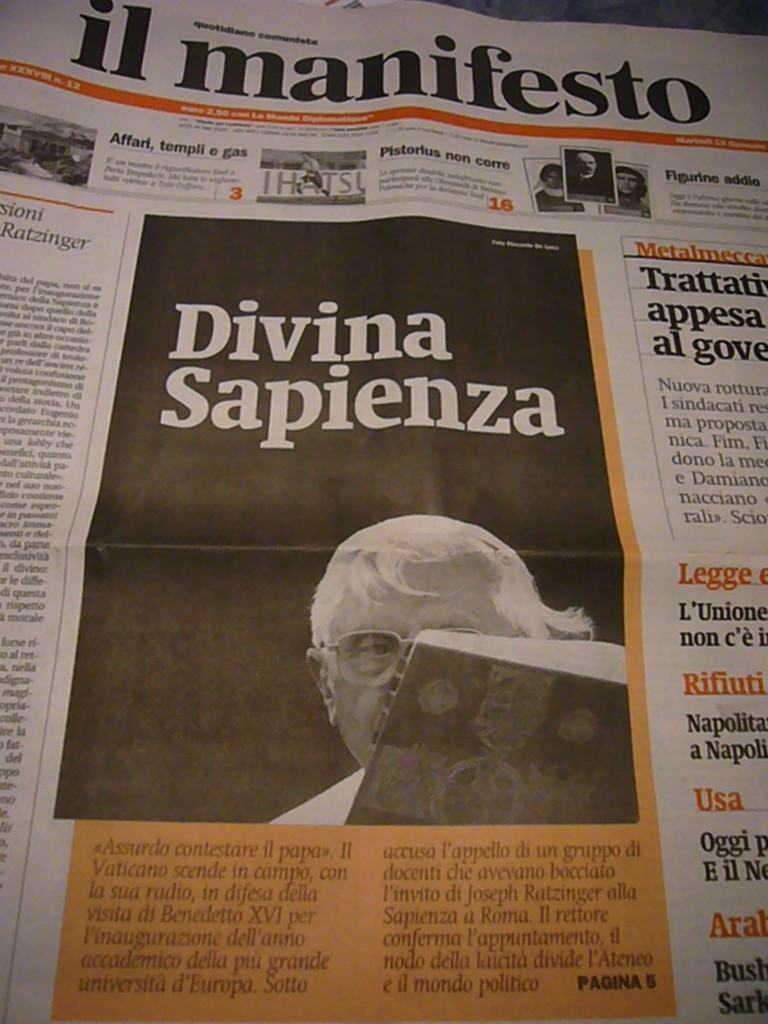 Eine Zeitung mit Text in der Mitte.