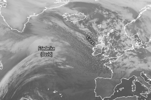 Satellitenansicht der Europäischen Union in Schwarz-Weiß mit "Friederike David"-Text in der Mitte.