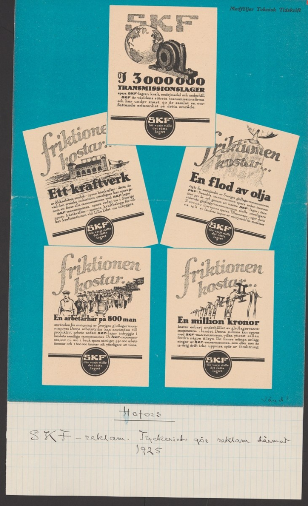 Ein altes Buch mit einem Stapel handgeschriebener Papiere darauf, das eine Sammlung von Dokumenten suggeriert.