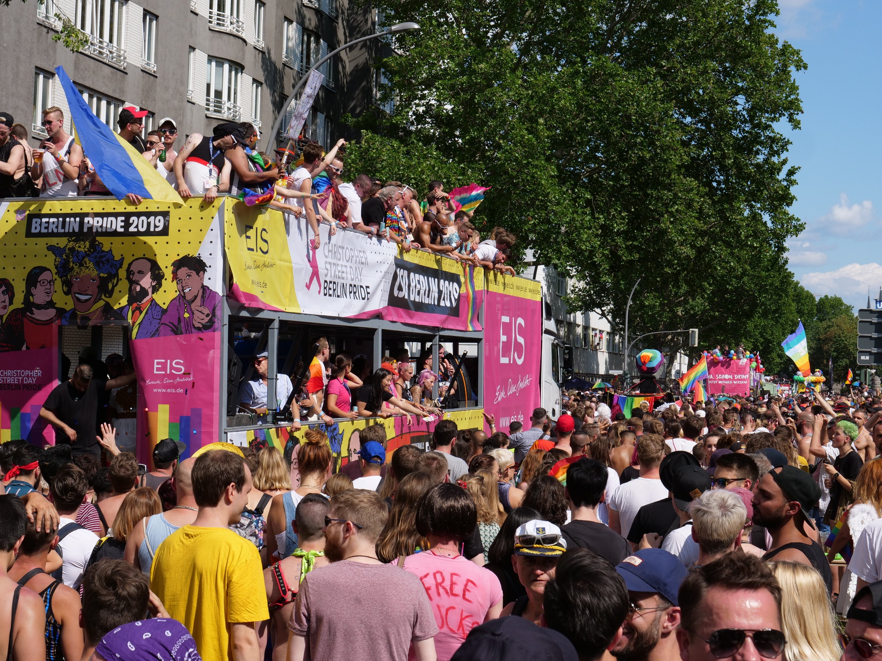 WM-Stimmung in der Augustinerstraße: Neuer Pop-up-Store eröffnet in Mainz