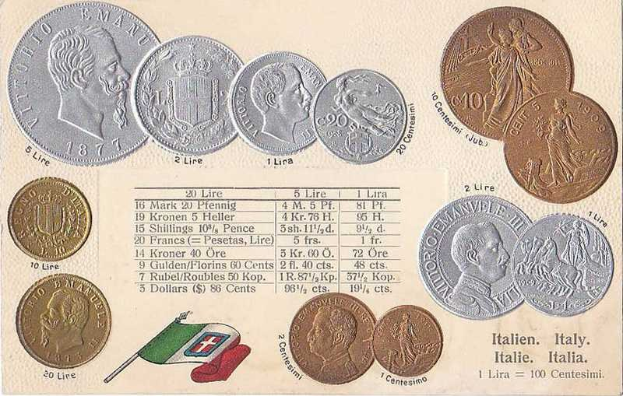 Eine Sammlung italienischer Münzen von 1877-1910, darunter mehrere 20-Lire-Münzen, die auf Papier in einer Reihe angeordnet sind, mit italienischen Flaggen unten.