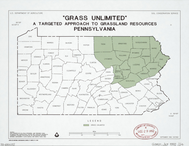 Ein Plakat mit einer Karte von Pennsylvania in verschiedenen Grüntönen, auf der der Text "Grass Unlimited: Ein zielgerichteter Ansatz für Grasslandressourcen" in fetter schwarzer Schrift steht.